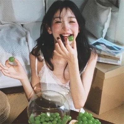 圣洁的艾曼妞